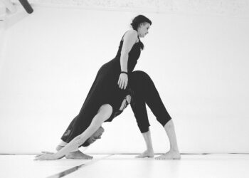 Reportaje fotográfico por Karlos Kaplan de una sesión de danza Contact realizada por Anett Wolter y Sophia Steinbach